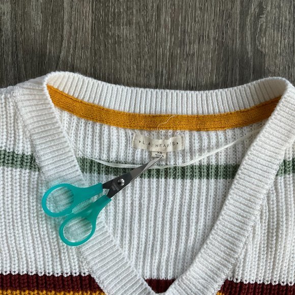 LA Hearts Striped Cropped  V-Neck Pullover Sweater‎ PacSun - Picture 3 of 7